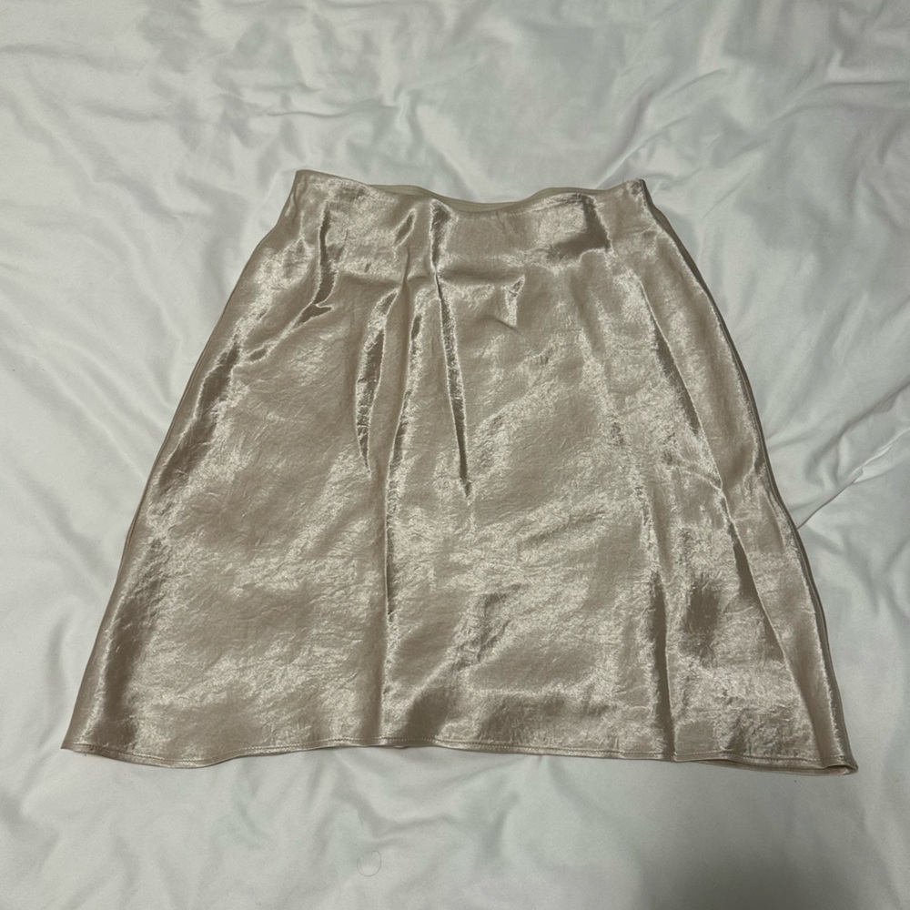 Elegant Aritzia Cream Satin Skirt